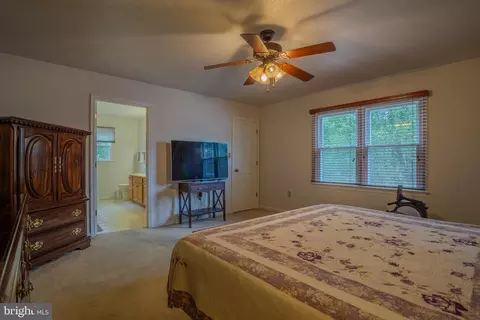 Bedroom - 162 Robins Ln, Falling Waters, WV 25419 photo 4 of 4