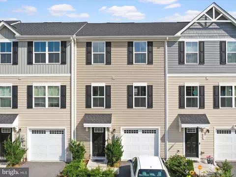 207 Rhea Dr, Martinsburg, WV 25403