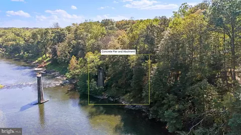 111 Aspero Ln, Falling Waters, WV 25419 photo 3