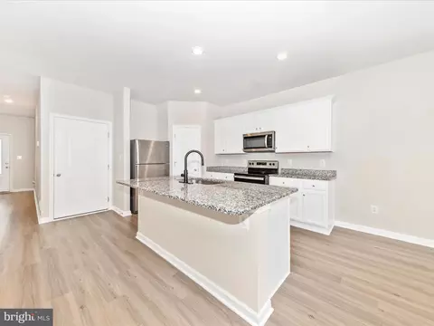 136 Cramsford St, Falling Waters, WV 25419 photo 3
