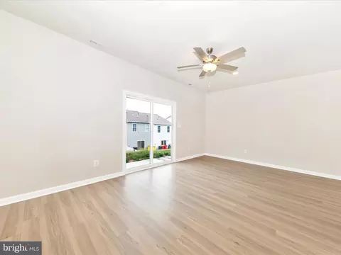 136 Cramsford St, Falling Waters, WV 25419 photo 9