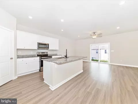 136 Cramsford St, Falling Waters, WV 25419