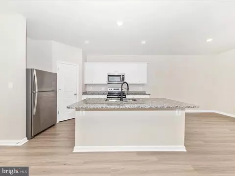 136 Cramsford St, Falling Waters, WV 25419 photo 5