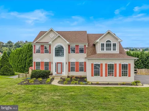1346 Crushed Apple Dr, Martinsburg, WV 25403