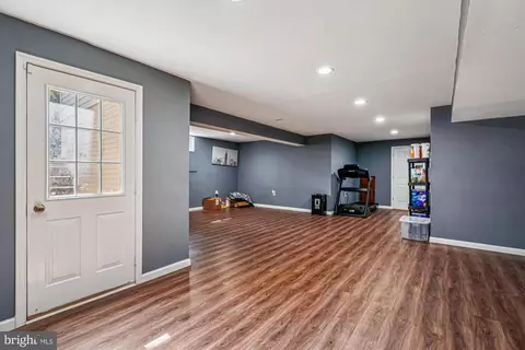 Entry Way - 372 Brandenburg Dr, Falling Waters, WV 25419 photo 6 of 9