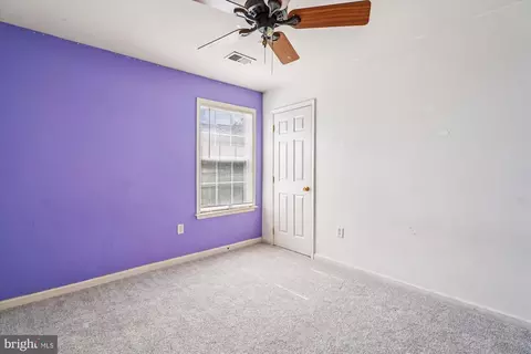Bedroom - 372 Brandenburg Dr, Falling Waters, WV 25419 photo 3 of 7