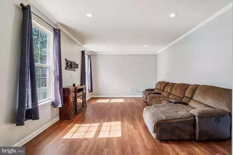Living - 372 Brandenburg Dr, Falling Waters, WV 25419 photo 1 of 2