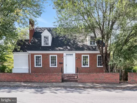 208 N High St, Martinsburg, WV 25404