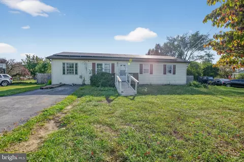 1730 Nadenbousch Ln, Inwood, WV 25428