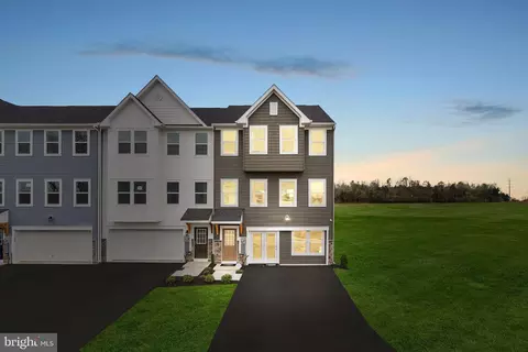 8 Sorento Ct, Inwood, WV 25428