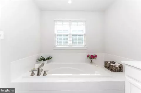 76 Vancouver Pl, Falling Waters, WV 25419 photo 28