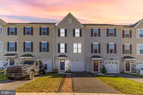174 Ontario Dr, Falling Waters, WV 25419