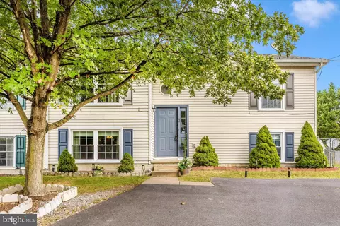 25 Empress Cir, Inwood, WV 25428