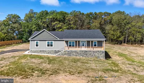 607 Slonaker Ln, Martinsburg, WV 25405