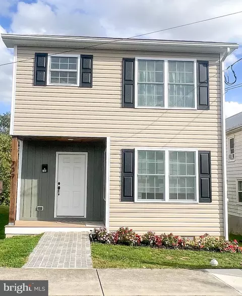 709 Albert St, Martinsburg, WV 25404