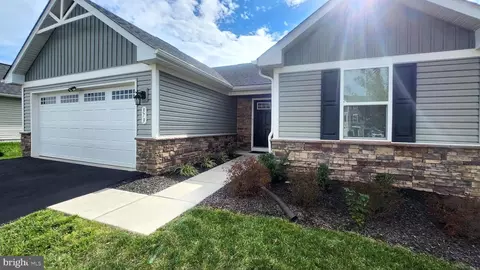 373 Rushbrook Rd, Martinsburg, WV 25403