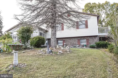 939 Loop Rd, Gerrardstown, WV 25420 photo 2
