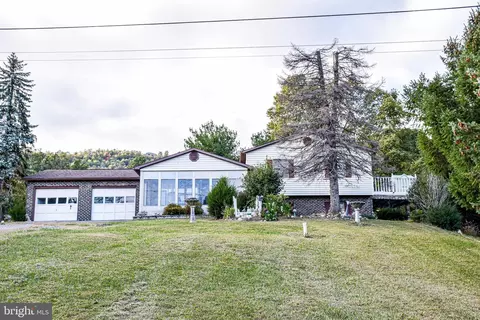 939 Loop Rd, Gerrardstown, WV 25420