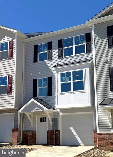 135 Olga Dr, Martinsburg, WV 25403