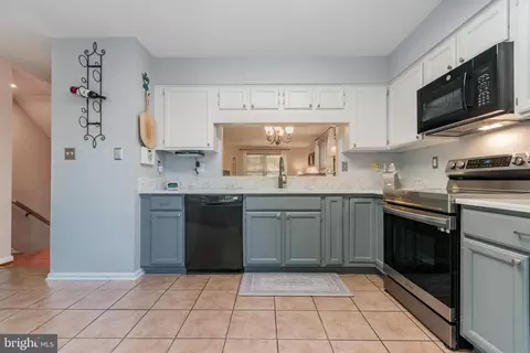 Kitchen - 152 Morningside Dr, Falling Waters, WV 25419 photo 4 of 5