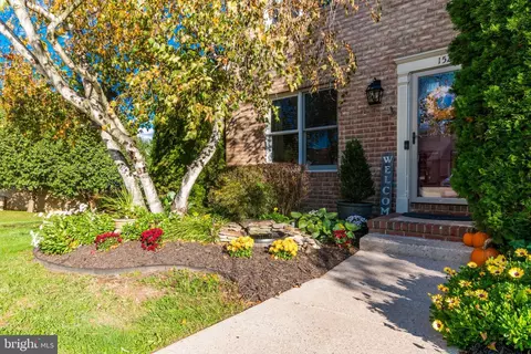 152 Morningside Dr, Falling Waters, WV 25419