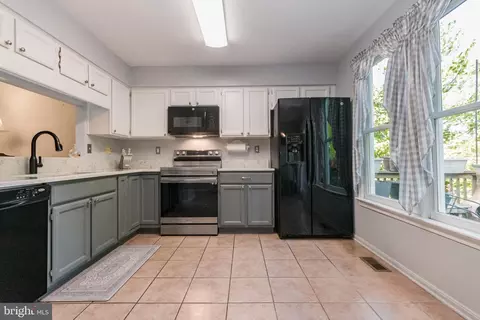 Kitchen - 152 Morningside Dr, Falling Waters, WV 25419 photo 2 of 5