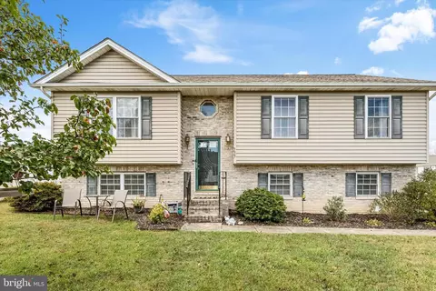 335 Ford Cir, Inwood, WV 25428