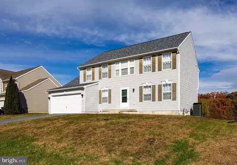 112 Equinox Way W, Martinsburg, WV 25401