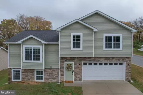 153 Dimension Ct, Inwood, WV 25428