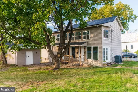 728 N High St, Martinsburg, WV 25404