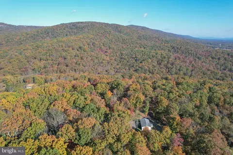 757 Pee Wee Ln, Hedgesville, WV 25427
