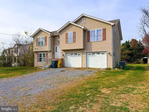 380 Wendover Dr, Bunker Hill, WV 25413