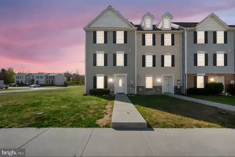 15 Hanger Ct, Inwood, WV 25428