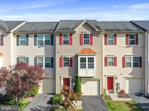 78 Tidewater Ter, Falling Waters, WV 25419