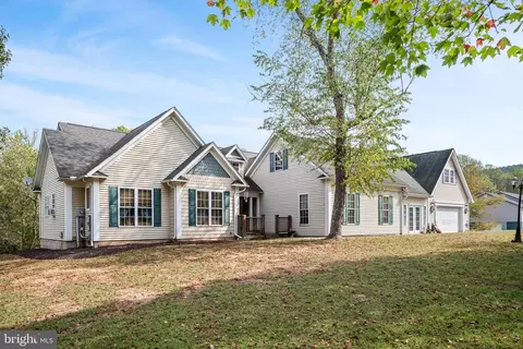 97 Elnina Dr, Hedgesville, WV 25427