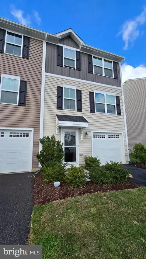 64 Chincoteague Ln, Martinsburg, WV 25403