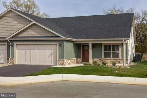 85 Grainfield Ct, Martinsburg, WV 25404