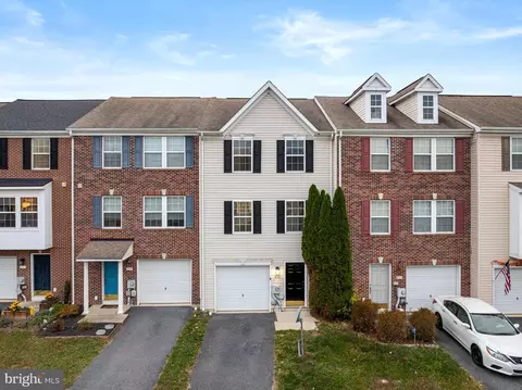 219 Rumbling Rock Rd, Hedgesville, WV 25427