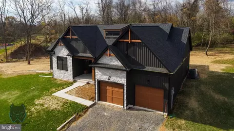 234 Stormfield Dr W, Martinsburg, WV 25404