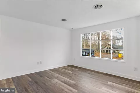 Living - 52 Pattys Pl, Falling Waters, WV 25419 photo 2 of 2