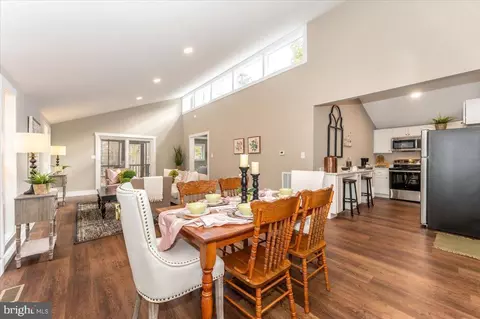 53 Monacan Trl, Hedgesville, WV 25427