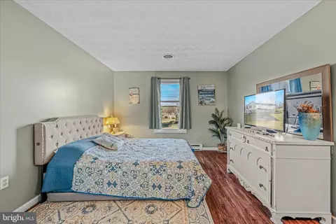 Bedroom - 199 Dove Ln, Falling Waters, WV 25419 photo 4 of 7
