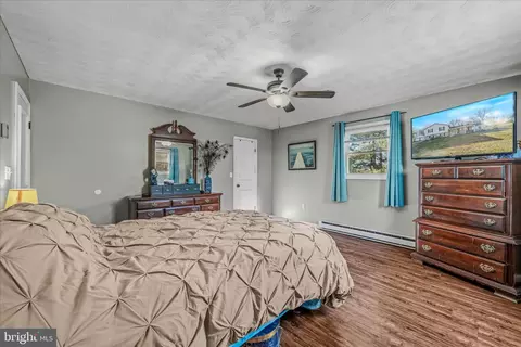 Bedroom - 199 Dove Ln, Falling Waters, WV 25419 photo 3 of 7