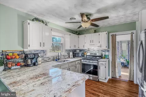 Kitchen - 199 Dove Ln, Falling Waters, WV 25419 photo 1 of 2