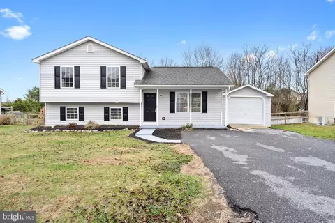 70 Moonlight Ln, Martinsburg, WV 25404