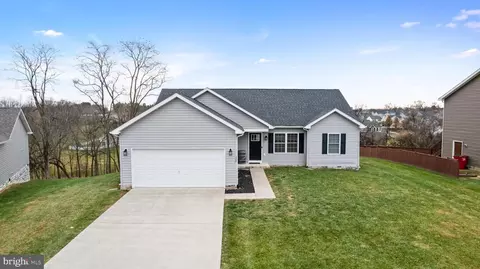 13 Peking Ln, Martinsburg, WV 25403