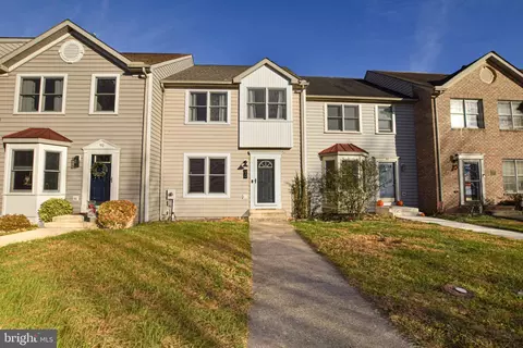90 Morningside Dr, Falling Waters, WV 25419