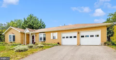 405 Holly Ln, Martinsburg, WV 25401