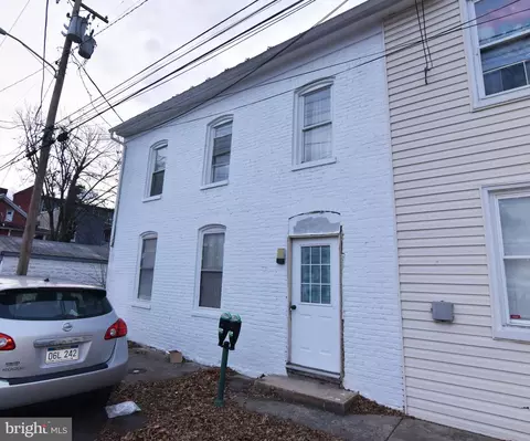 214 N College St, Martinsburg, WV 25401