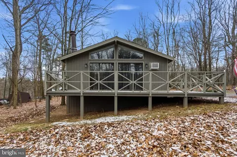 15 Oneida Trl, Hedgesville, WV 25427